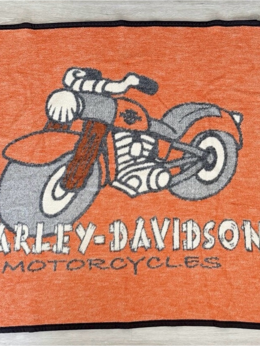Harley Davidson Throw Blanket
VTG Orange fleece Official
Licensed 45"x54" GUC